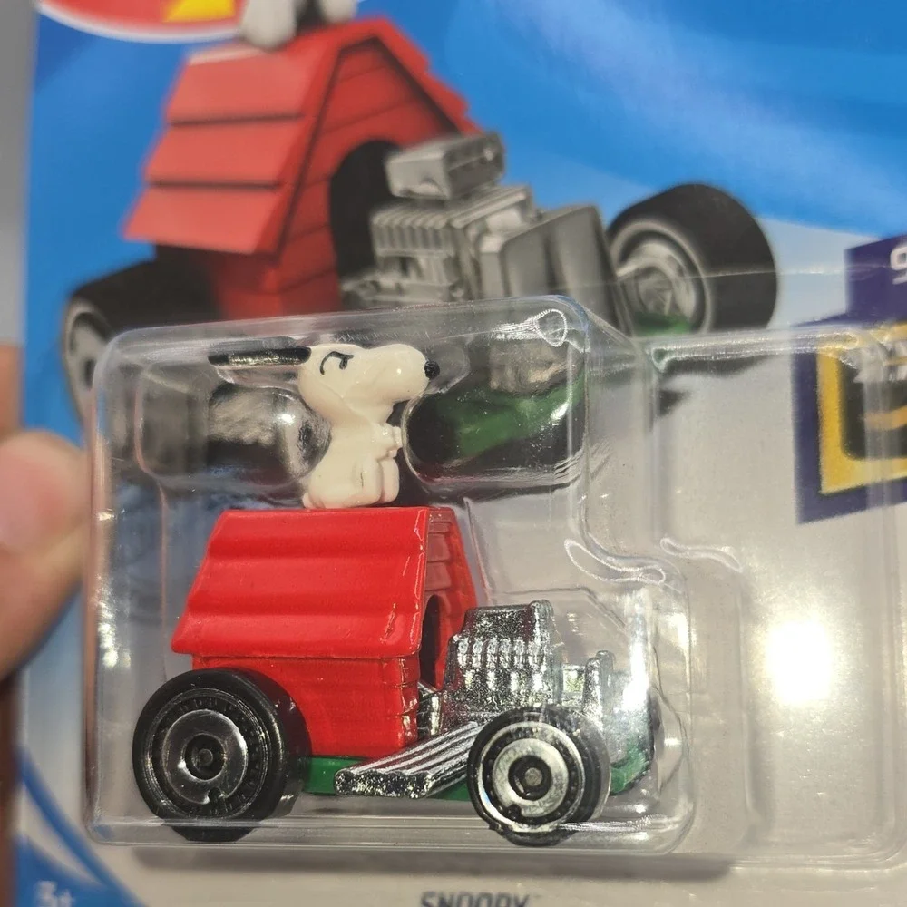 Hot Wheels Snoopy HW Screen Time Peanuts 1:64 Diecast Car 2019 - Picture 2 of 3